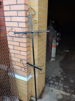 Кованый крест простой, без художественного декора